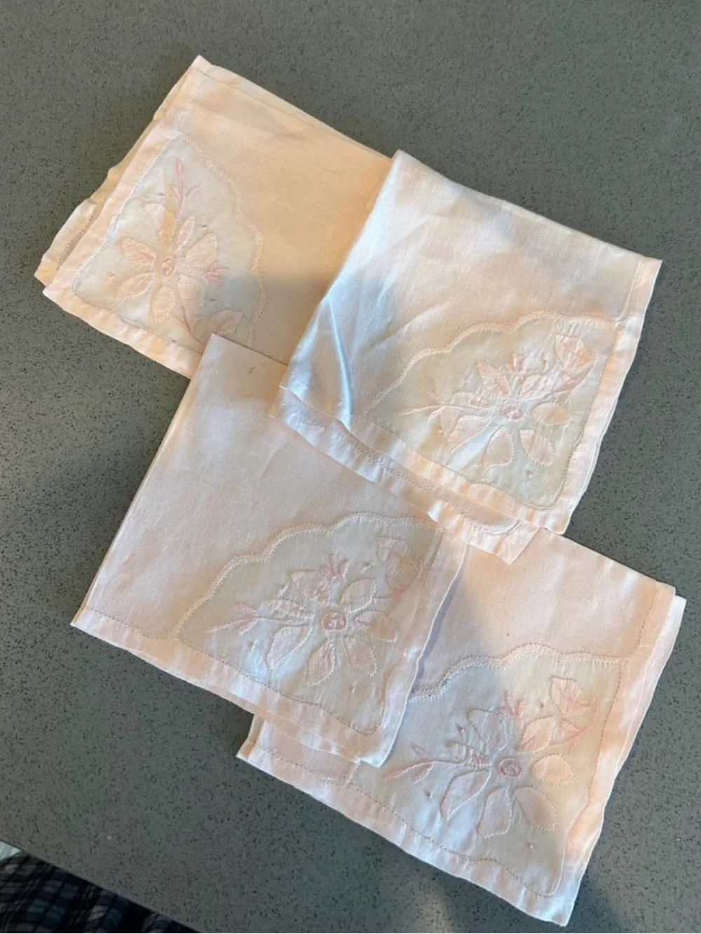 Vintage Floral Embroidered Linen Napkins - Light Pink